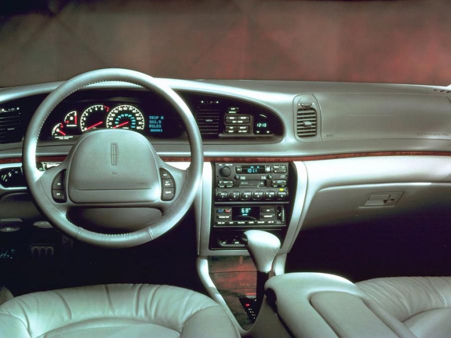  Lincoln Continental 1995 года  (фото 7 из 10)